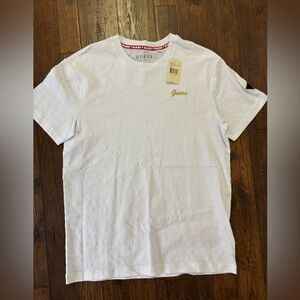 GUESS Men’s Textured White Tee with Gold Accent